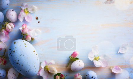 art Easter background with Easter eggs and spring flowers. 