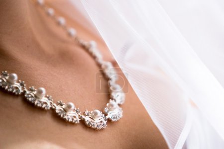Beautiful bride necklace