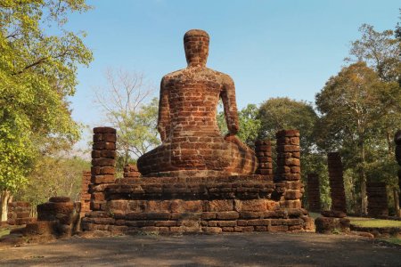 A temple in Kamphaeng Phet Province In the ruins of the royal temple, is a historical center which is the most important in the province