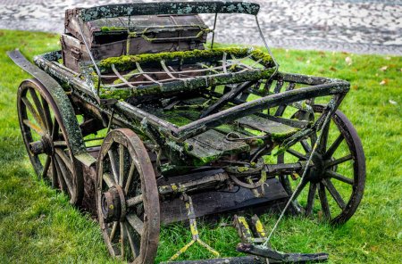 Old wagon in Belmontas