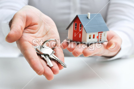 Agent with house model and keys