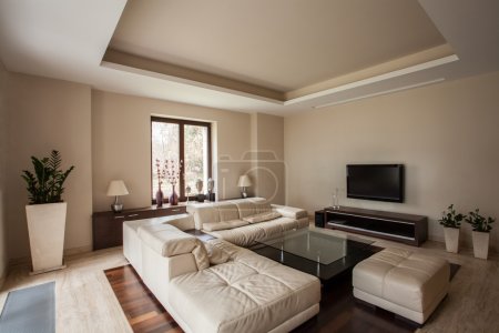 Travertine house: Modern living room