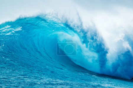 Beautiful Blue Ocean Wave tube